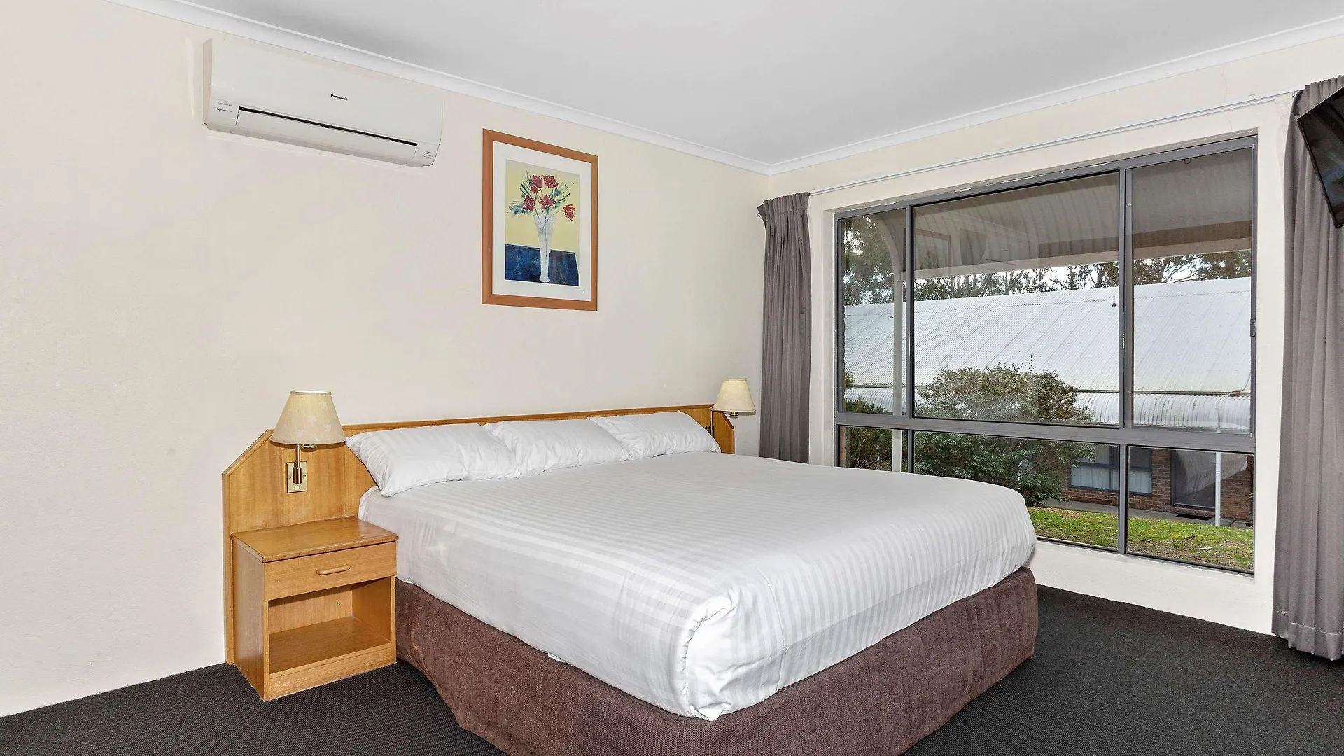 Ibis Styles Canberra Eagle Hawk Отель
