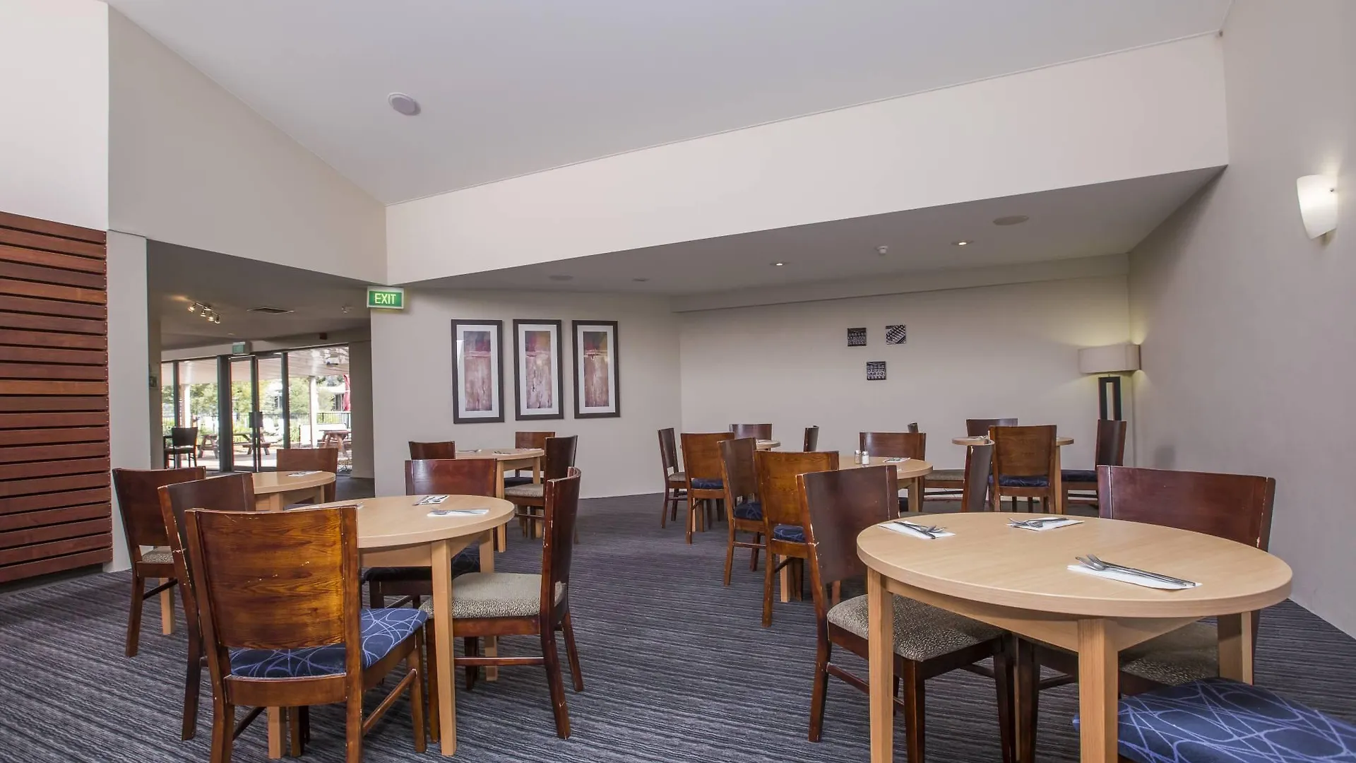 Отель Ibis Styles Canberra Eagle Hawk