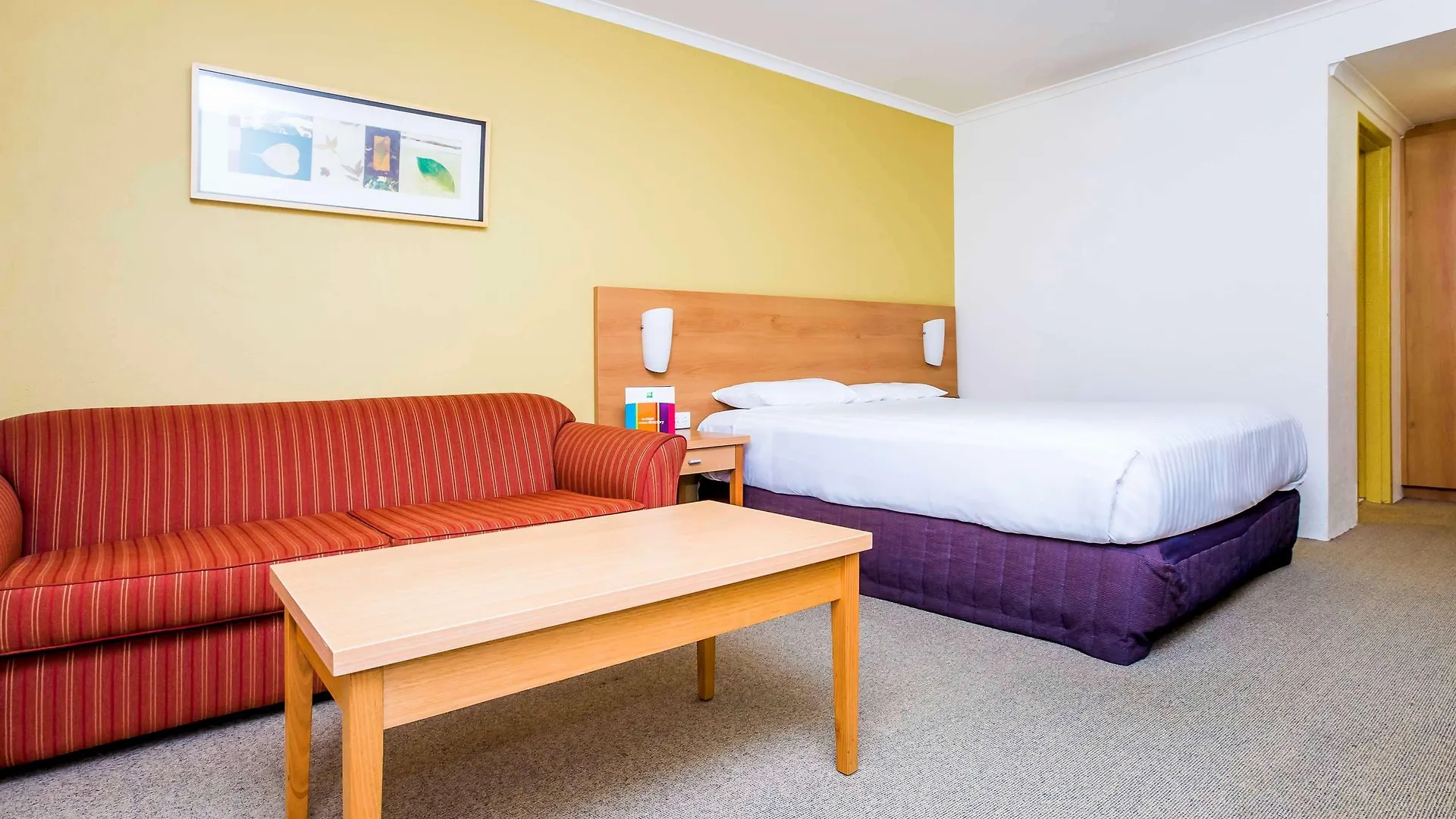 Ibis Styles Canberra Eagle Hawk Отель