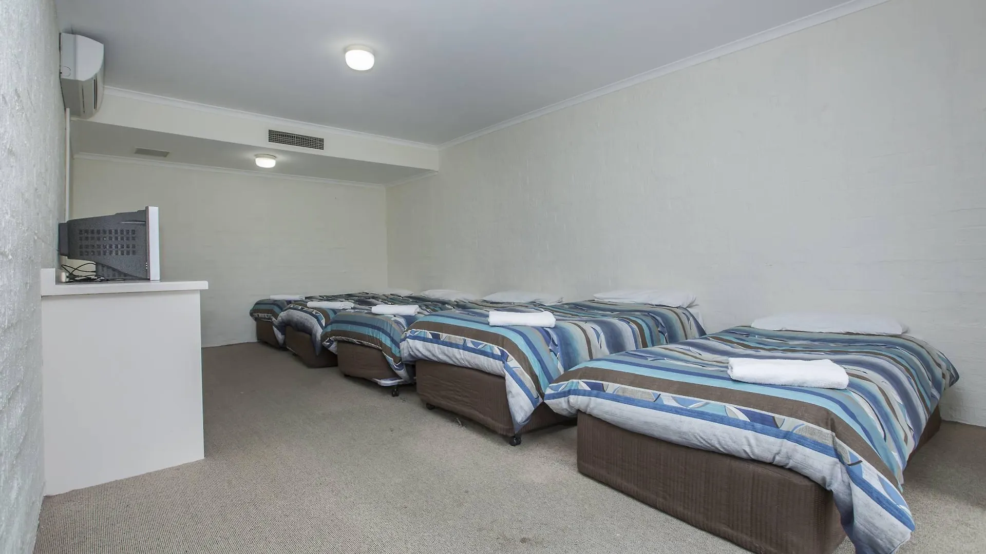 Отель Ibis Styles Canberra Eagle Hawk