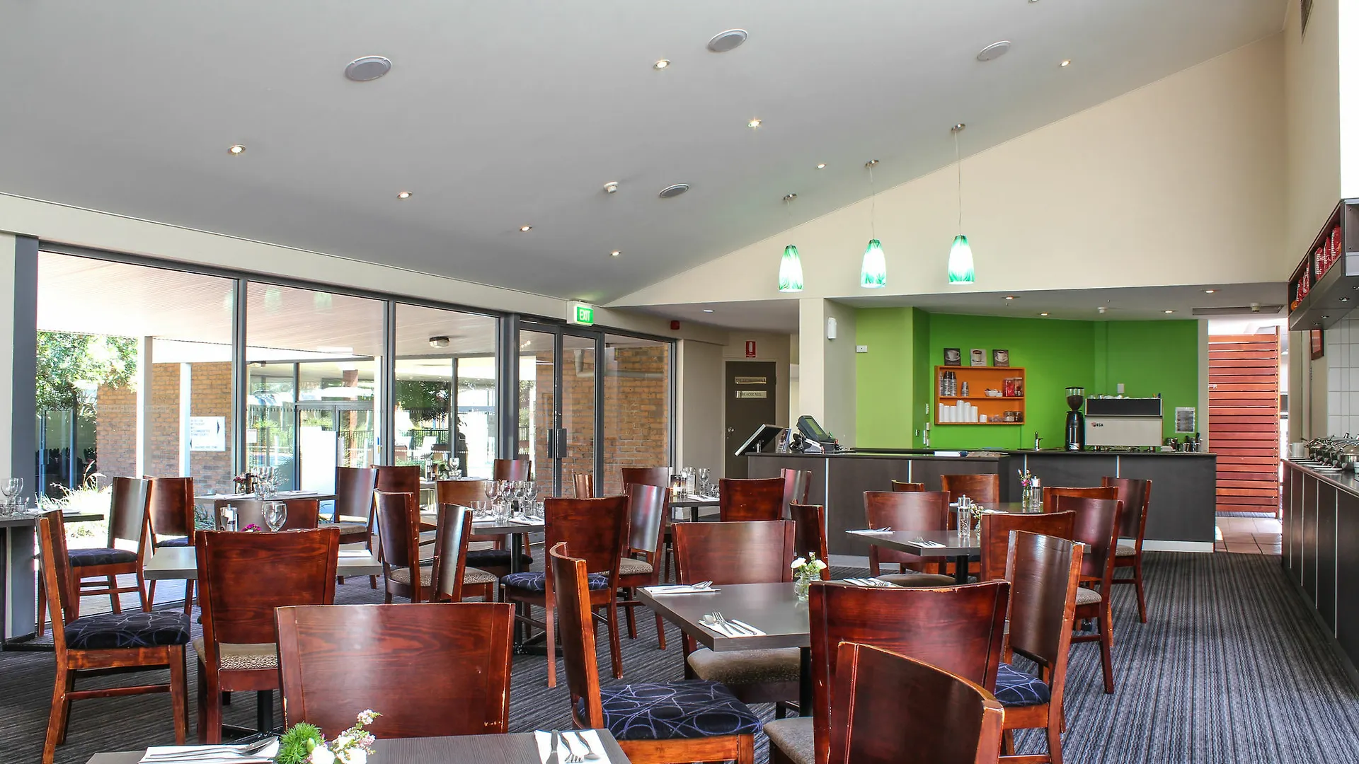 Ibis Styles Canberra Eagle Hawk 4*,