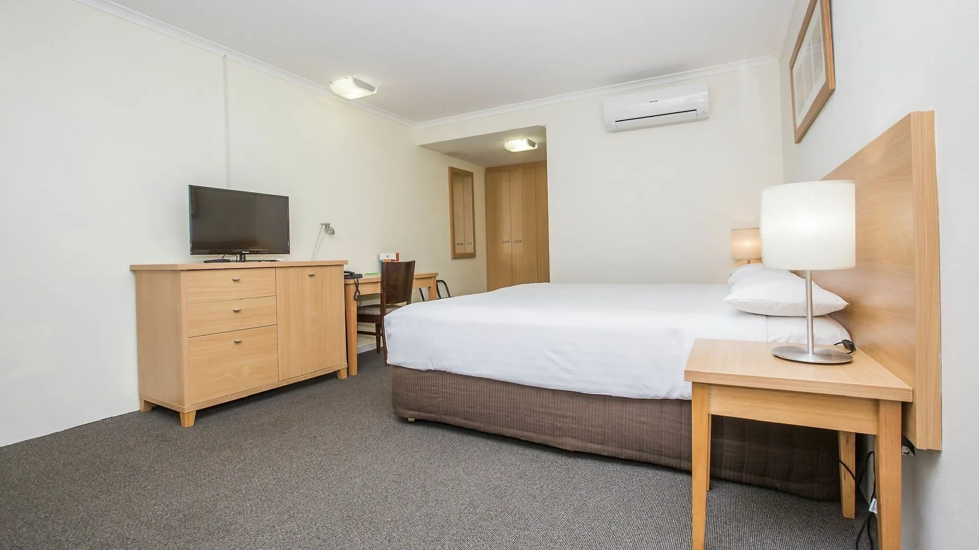 Ibis Styles Canberra Eagle Hawk