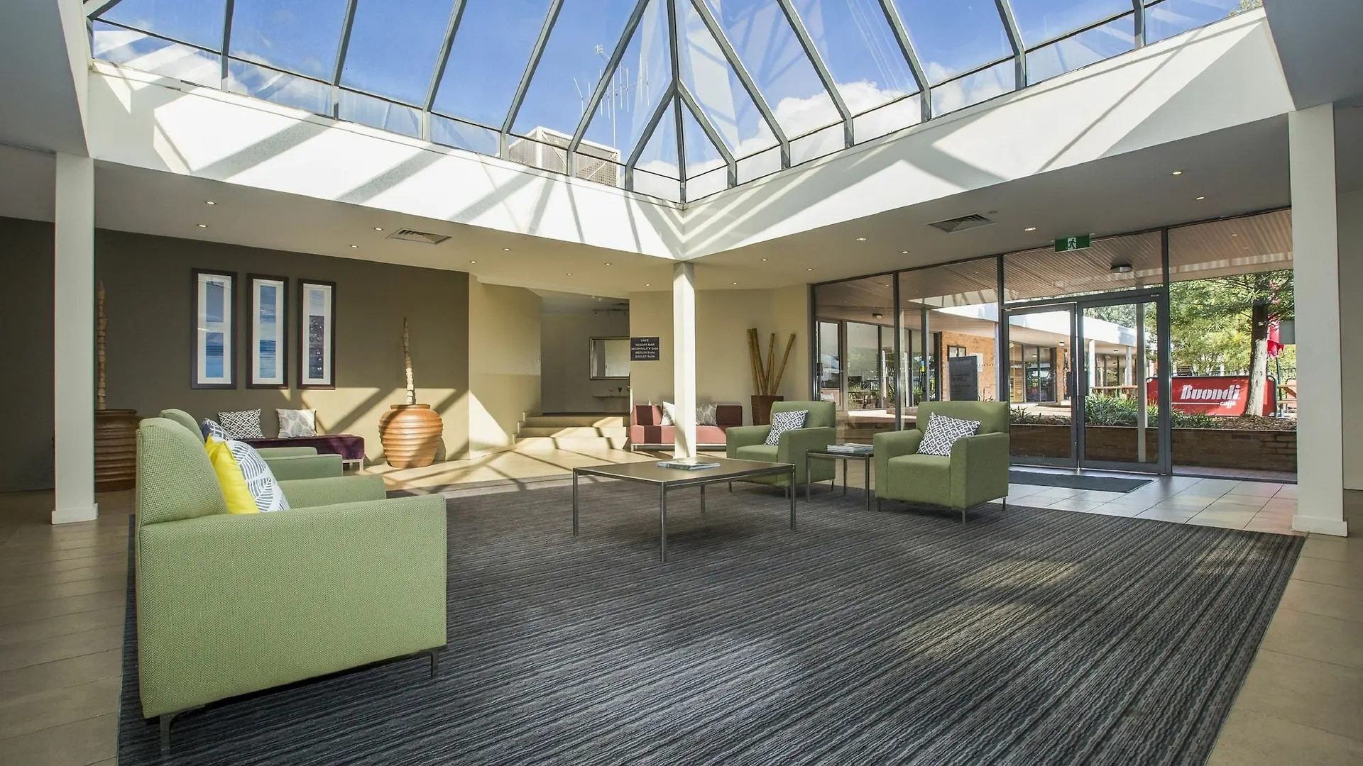 Ibis Styles Canberra Eagle Hawk 4*,  Австралия