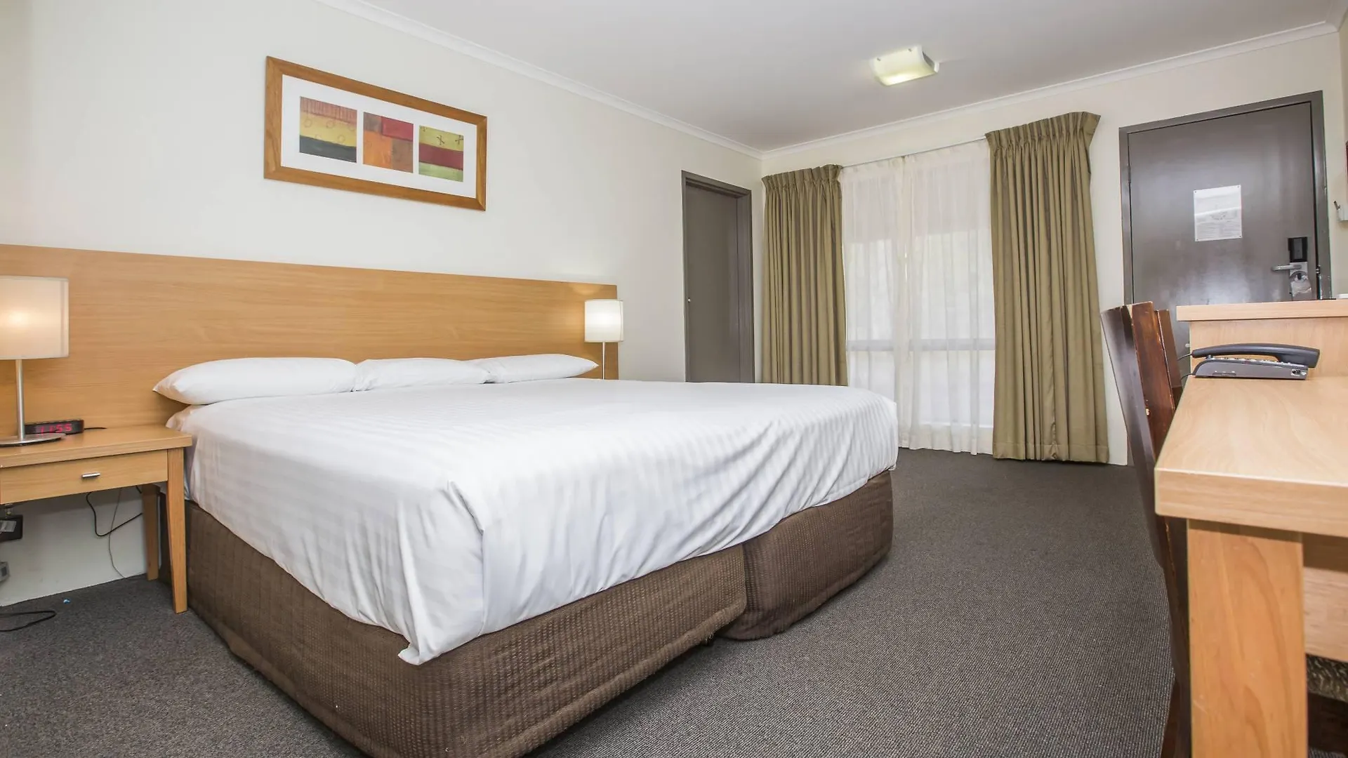 Ibis Styles Canberra Eagle Hawk Hotel